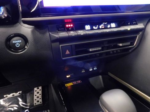 Used 2025 Toyota Camry XSE image 27