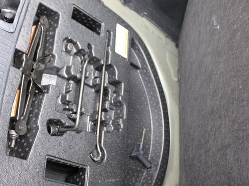 Used 2020 Toyota Corolla LE image 28