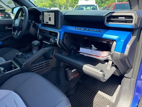 Used 2025 Toyota Tacoma TRD Off-Road AWD/4WD image 32