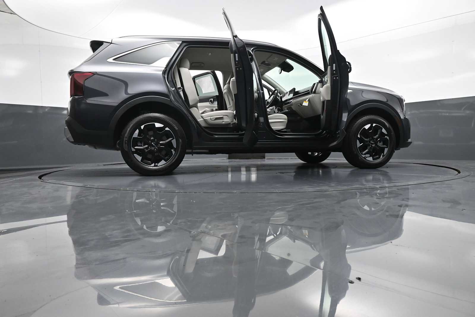 Used 2025 Kia Sorento S AWD/4WD image 47