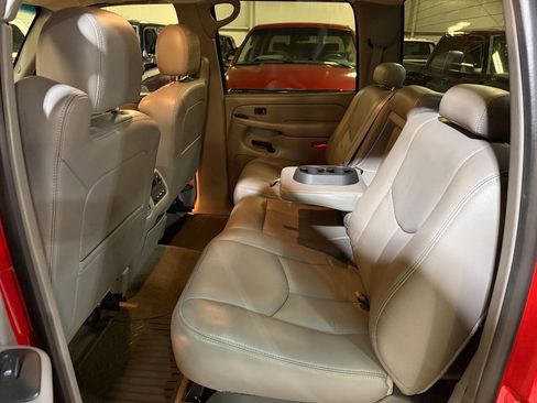 Used 2006 GMC Sierra 2500 SLT w/ Heavy-Duty Power Package image 6