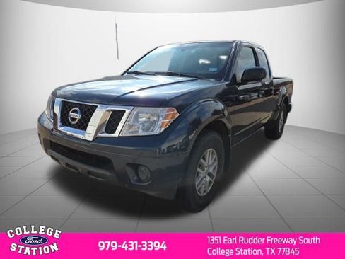 Used 2019 Nissan Frontier SV image 2
