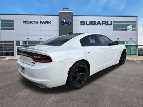 Used 2015 Dodge Charger R/T RWD image 3