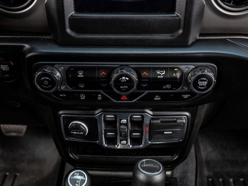 Used 2021 Jeep Gladiator Sport image 26