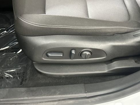 Used 2025 Chevrolet Blazer LT FWD image 20