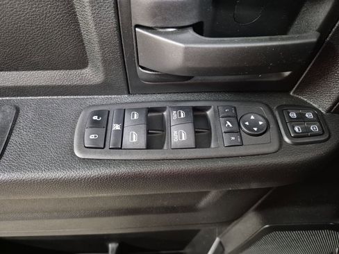 Used 2024 RAM 2500 Tradesman w/ Chrome Appearance Group image 23