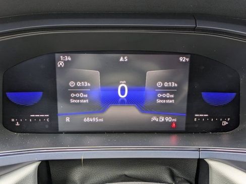 Used 2022 Volkswagen Taos SE w/ Panoramic Sunroof Package FWD image 28