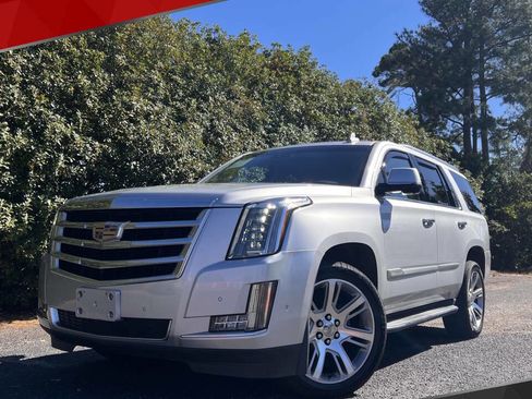 Used 2019 Cadillac Escalade Luxury image 1
