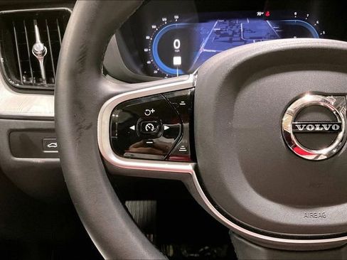 Certified 2025 Volvo XC60 B5 Plus image 19