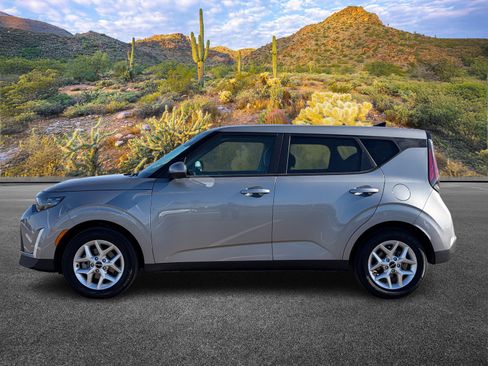 Certified 2025 Kia Soul LX w/ LX Technology Package image 7