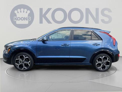 Used 2024 Kia Niro EX Touring FWD image 2