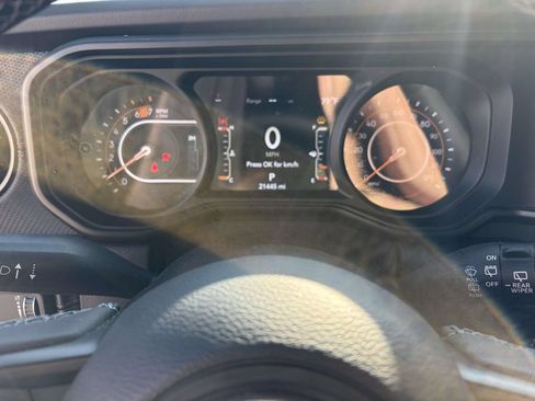 Used 2025 Jeep Wrangler Unlimited Rubicon AWD/4WD image 14