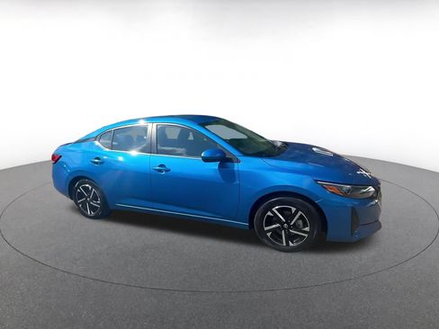 Used 2025 Nissan Sentra SV FWD image 2