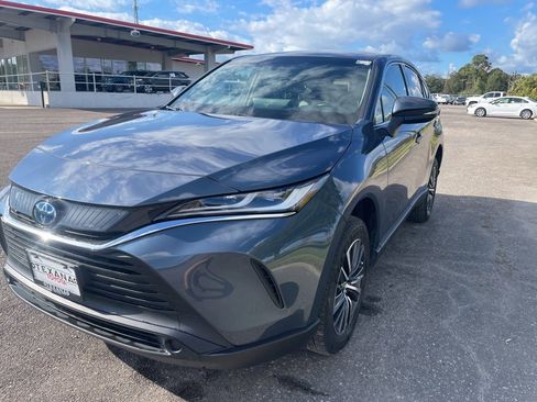 Used 2024 Toyota Venza LE image 10