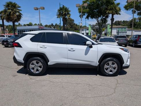 Used 2022 Toyota RAV4 XLE w/ Convenience Package AWD/4WD image 4