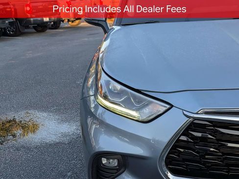 Used 2023 Toyota Highlander Limited FWD image 11