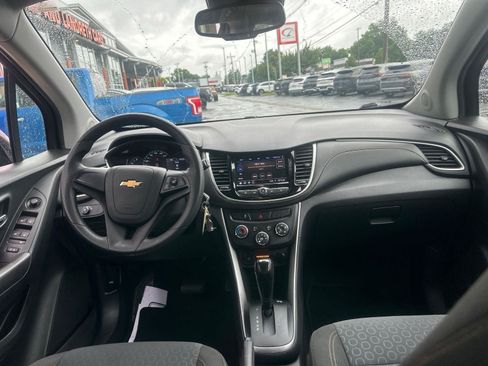 Used 2020 Chevrolet Trax LS FWD image 13