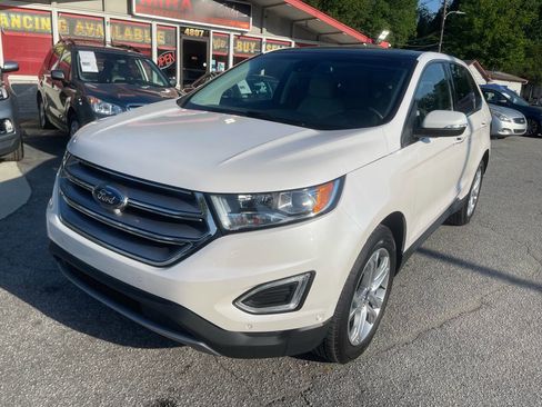 Used 2018 Ford Edge Titanium w/ Equipment Group 302A AWD/4WD image 6