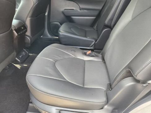 Certified 2025 Toyota Highlander Limited FWD image 30