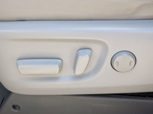 Used 2017 Toyota Sienna XLE image 28