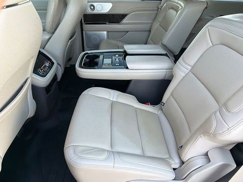 Used 2020 Lincoln Navigator Reserve w/ Luxury Package image 19