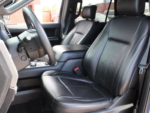 Used 2019 Ford Expedition XLT w/ Equipment Group 202A AWD/4WD image 16