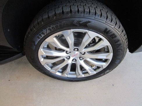 Used 2022 GMC Yukon XL Denali image 9