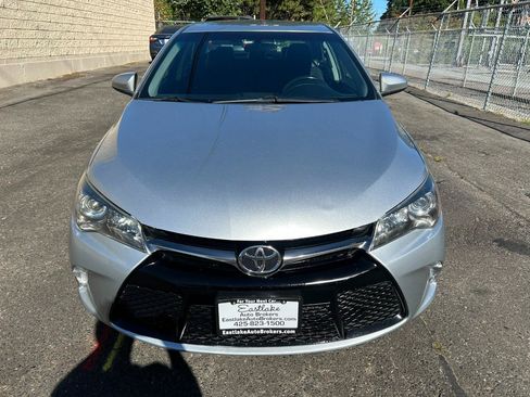 Used 2017 Toyota Camry SE FWD image 2