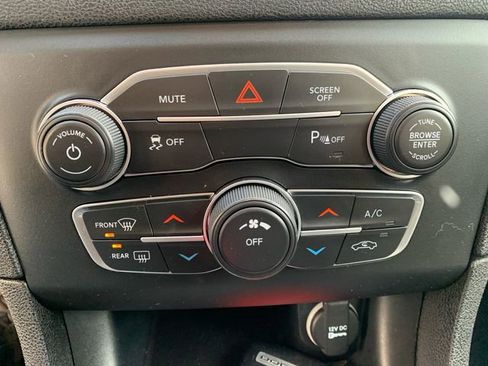 Used 2023 Dodge Charger SXT image 34