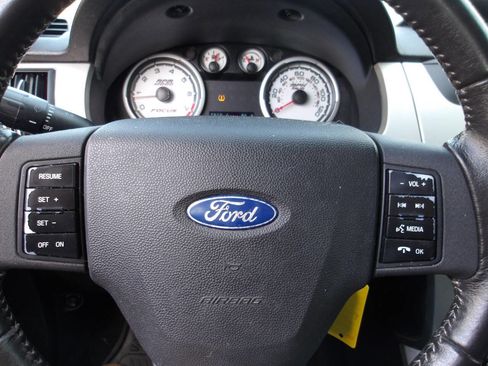 Used 2009 Ford Focus SES FWD image 14