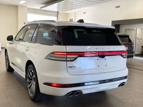 New 2025 Lincoln Aviator AWD w/ Jet Appearance Package image 5