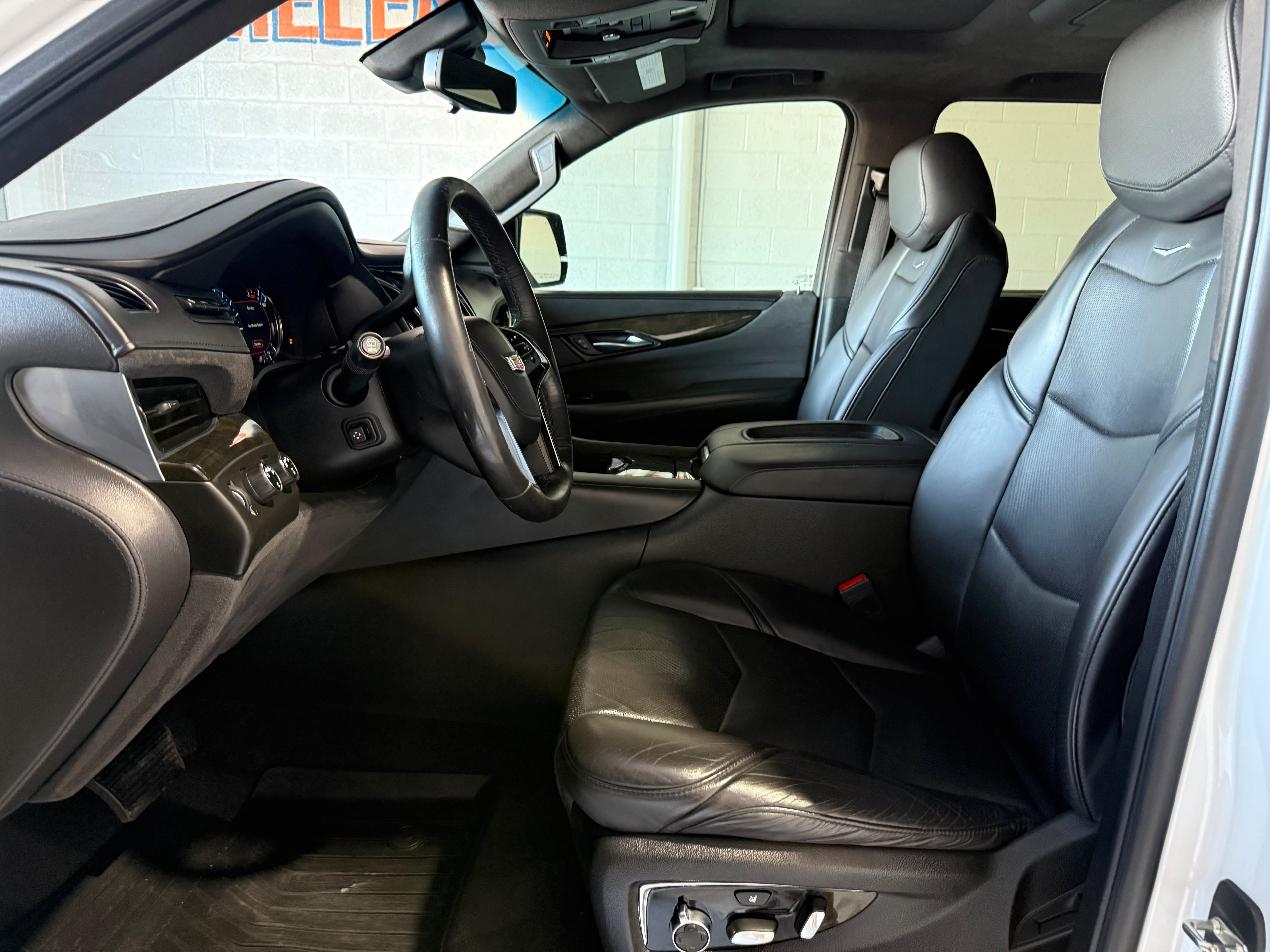 Used 2020 Cadillac Escalade Platinum AWD/4WD image 10