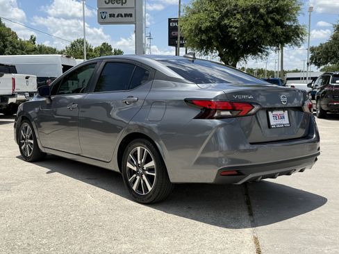Used 2021 Nissan Versa SV FWD image 7