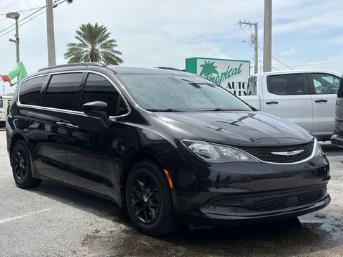 Used 2021 Chrysler Voyager Lxi FWD image 6