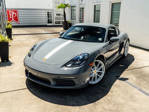 Used 2024 Porsche 718 Cayman RWD image 3