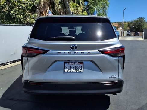 Certified 2022 Toyota Sienna XLE FWD image 7