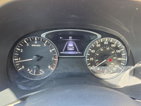 Used 2017 Nissan Pathfinder SV w/ Trailer Tow Package FWD image 11
