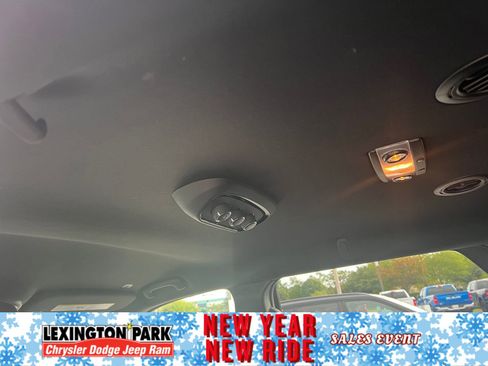 Used 2022 Dodge Durango SXT w/ Blacktop Package image 8