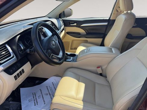 Used 2018 Toyota Highlander XLE AWD/4WD image 9