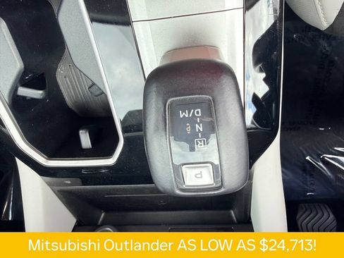 Used 2025 Mitsubishi Outlander SE AWD/4WD image 13