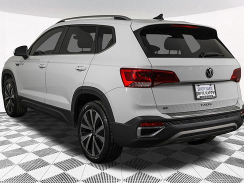 Used 2024 Volkswagen Taos SE w/ MDO Package FWD image 17