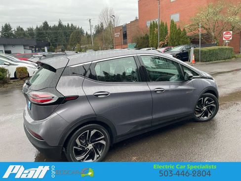 Used 2022 Chevrolet Bolt LT w/ Infotainment Package image 11