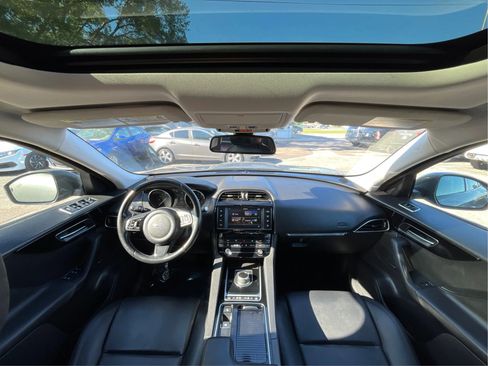 Used 2018 Jaguar F-PACE Premium image 29