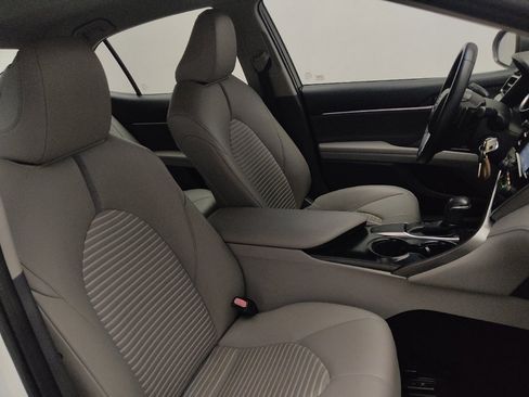 Used 2018 Toyota Camry SE FWD image 21