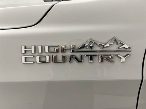 Used 2021 Chevrolet Suburban High Country AWD/4WD image 33