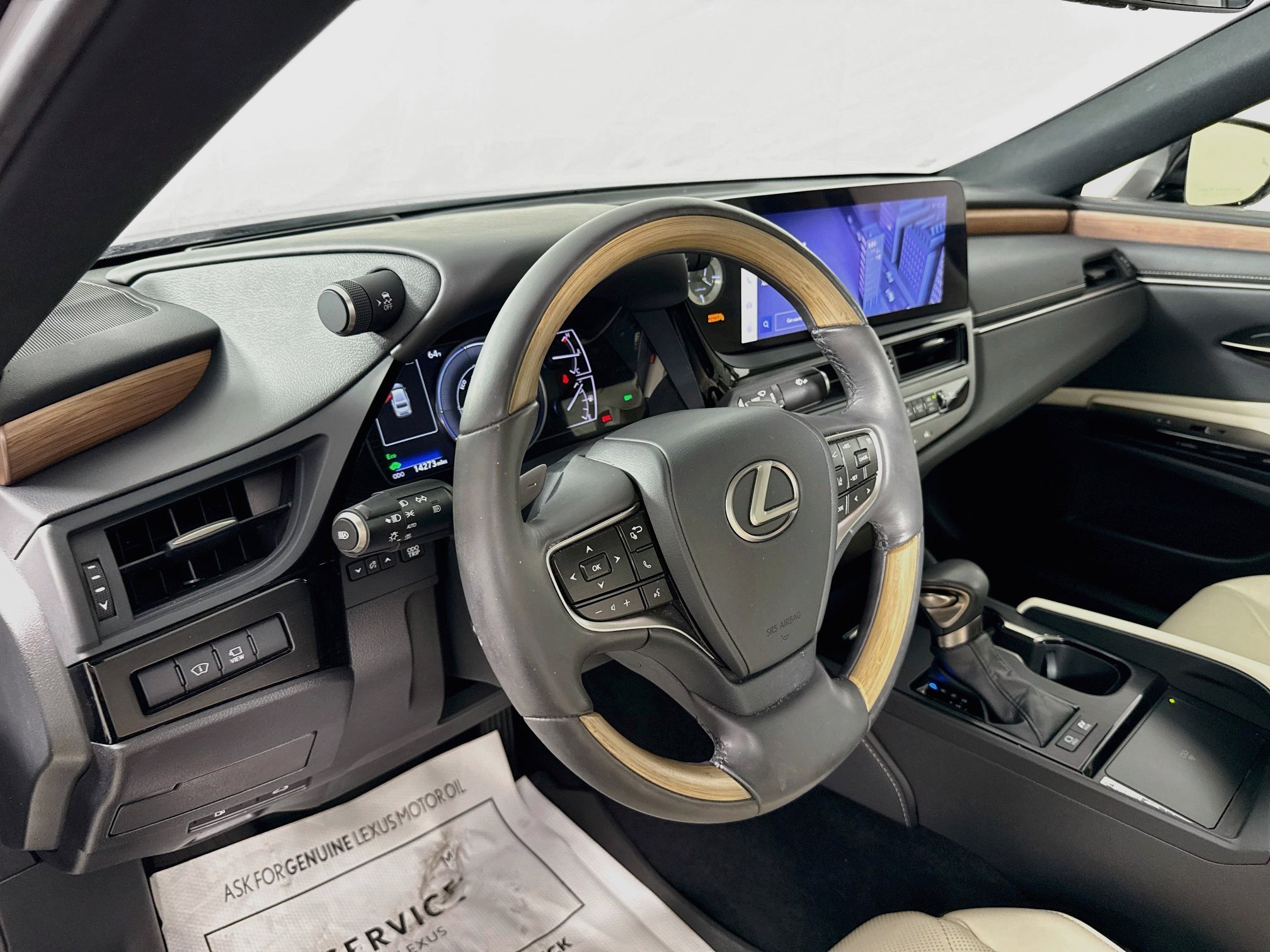 Used 2023 Lexus ES 300h Ultra Luxury FWD image 9