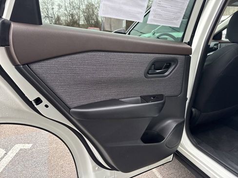 Used 2023 Nissan Rogue S image 20