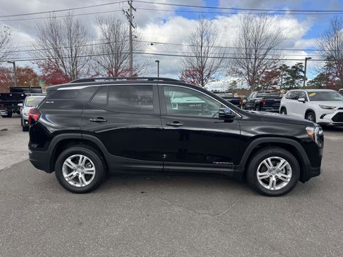 Used 2023 GMC Terrain SLE w/ Driver Convenience Package image 5