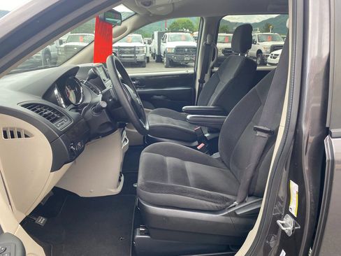 Used 2018 Dodge Grand Caravan SE w/ UConnect Hands-Free Group FWD image 9