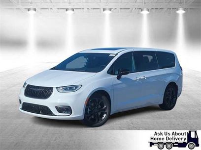 New 2026 Chrysler Pacifica Select